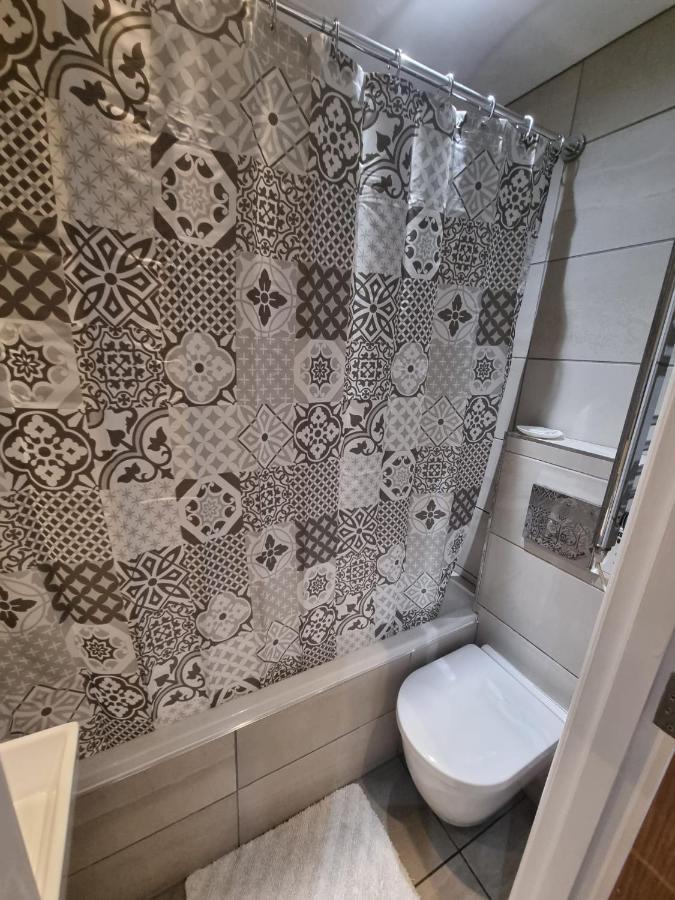 Stylish Apartment In Victorian Conversion Free Parking & Private Patio Close To Beach Town Centre & Bic Bournemouth Luaran gambar