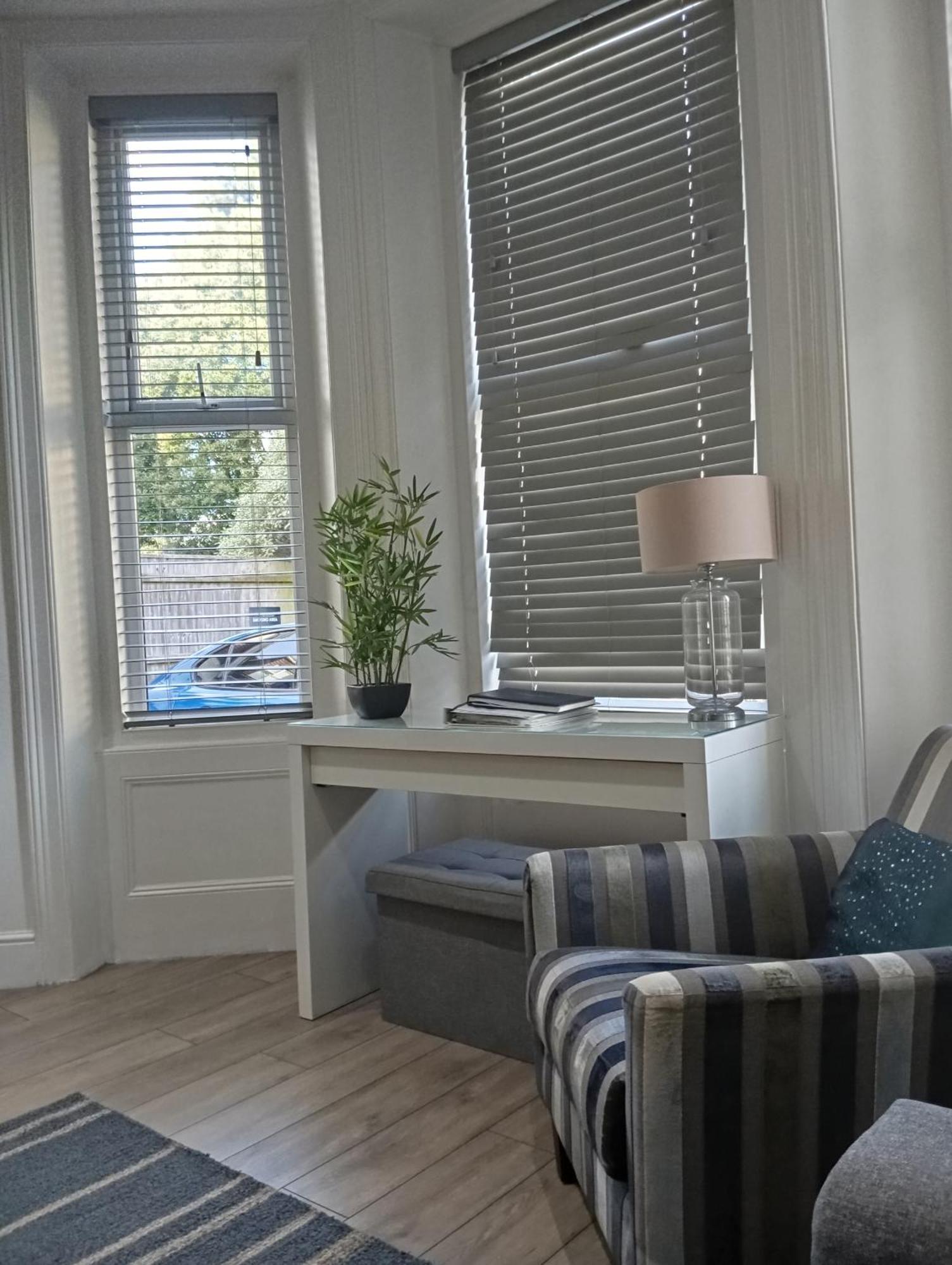Stylish Apartment In Victorian Conversion Free Parking & Private Patio Close To Beach Town Centre & Bic Bournemouth Luaran gambar