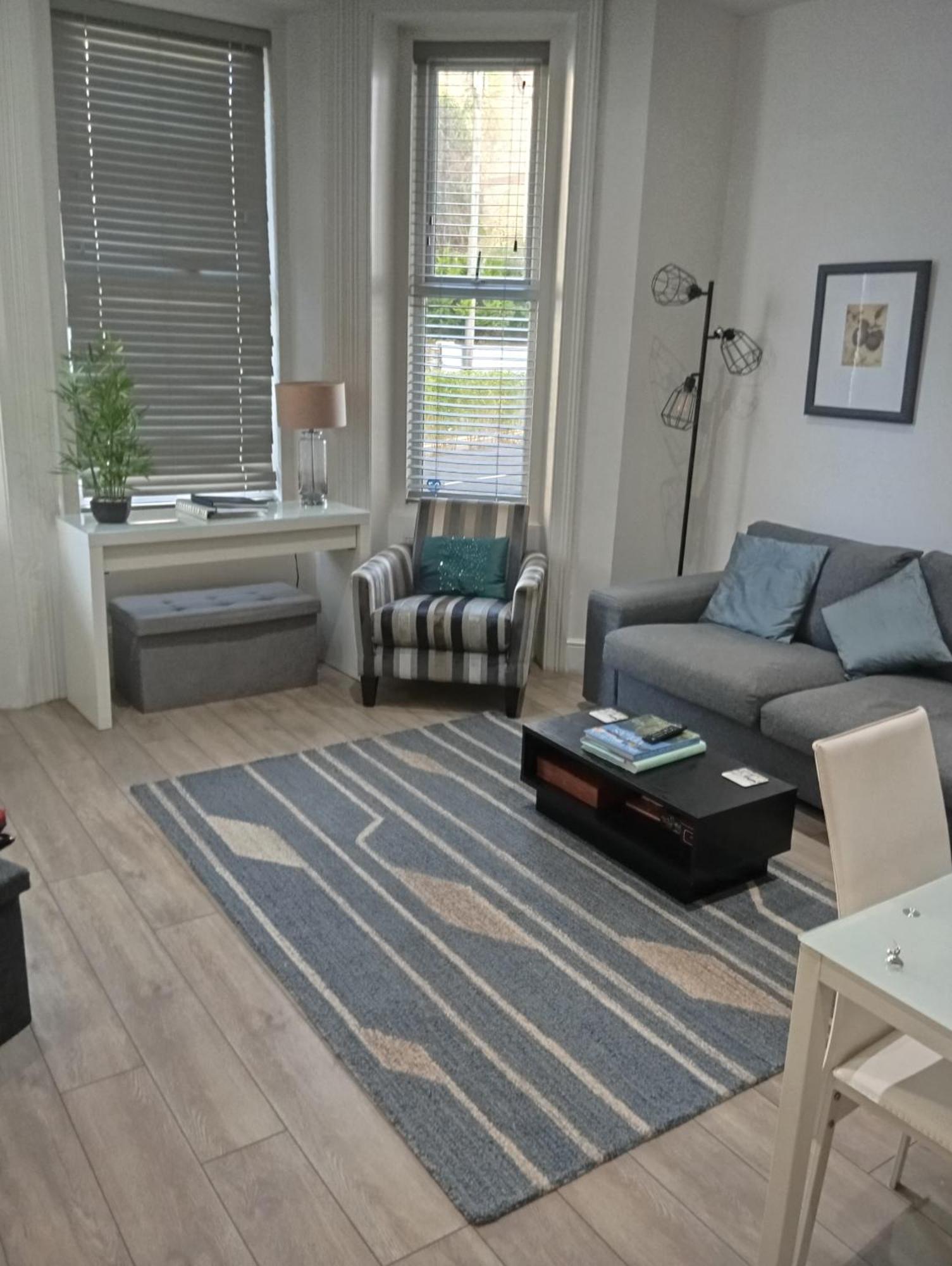 Stylish Apartment In Victorian Conversion Free Parking & Private Patio Close To Beach Town Centre & Bic Bournemouth Luaran gambar