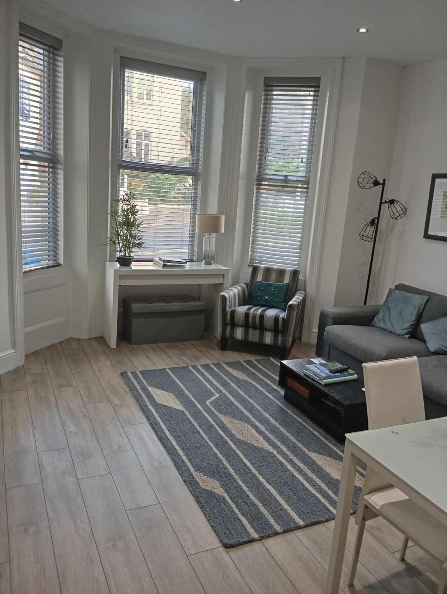 Stylish Apartment In Victorian Conversion Free Parking & Private Patio Close To Beach Town Centre & Bic Bournemouth Luaran gambar